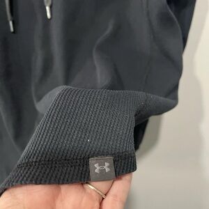 Under Armour black Long Sleeve Hoodie Size XL